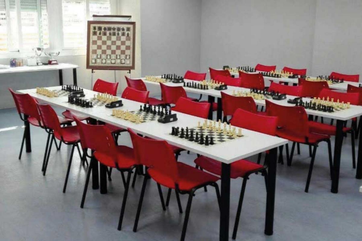 Jugadores jóvenes en campeonato de ajedrez Jugadores jóvenes en campeonato de ajedrez