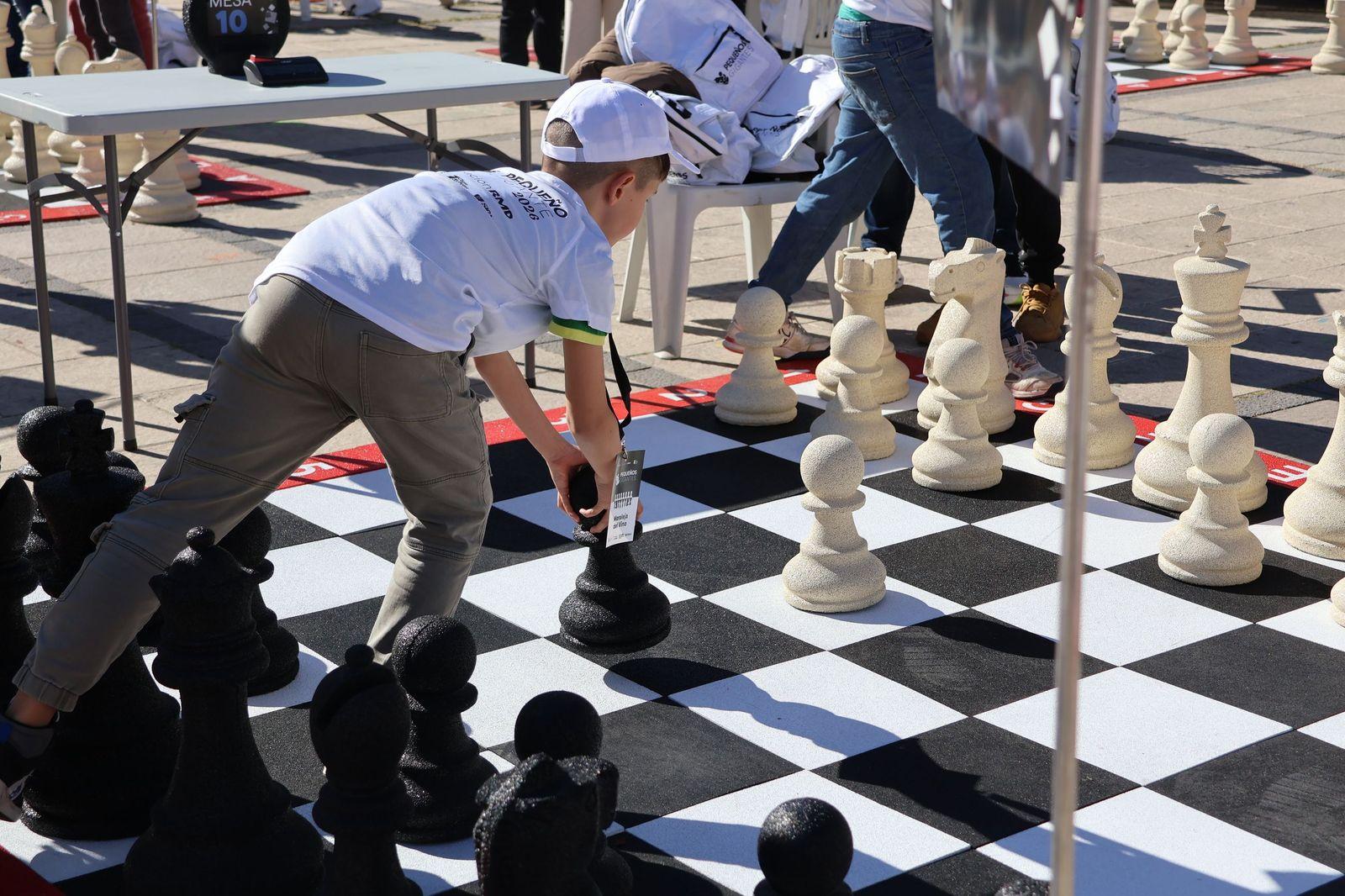 Tableros de ajedrez gigantes en evento escolar Tableros de ajedrez gigantes en evento escolar