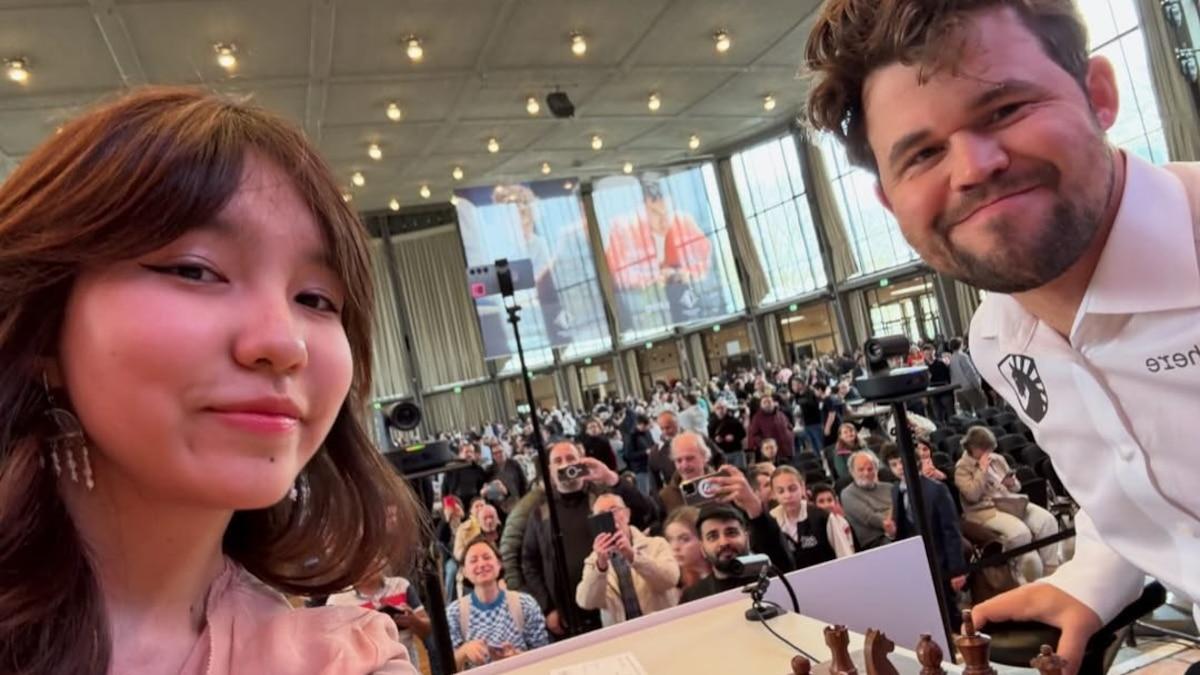 Momento viral de Magnus Carlsen en torneo momento viral de Magnus Carlsen en torneo