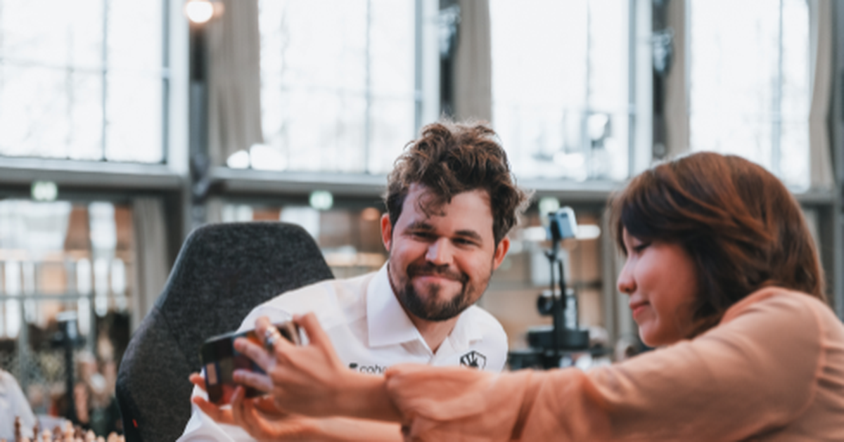 Selfie con Magnus Carlsen en torneo de ajedrez selfie con Magnus Carlsen en torneo de ajedrez
